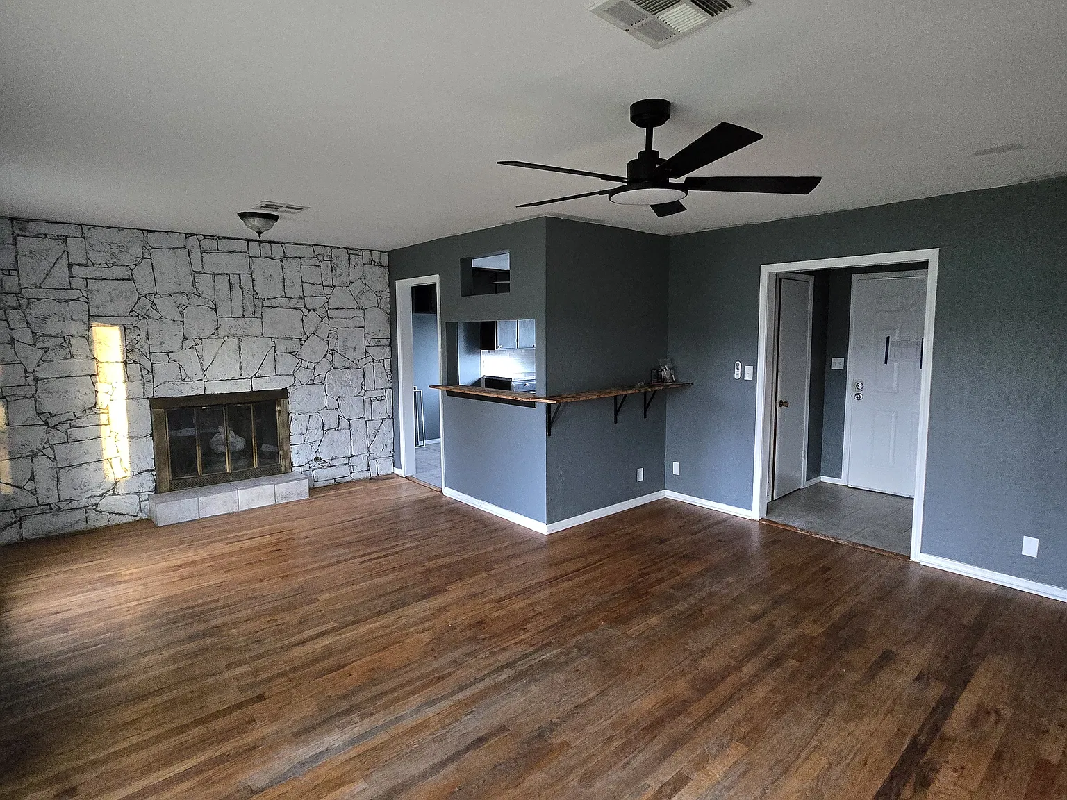 2 bed, 1271 sqft, $1,000 — Photo 2