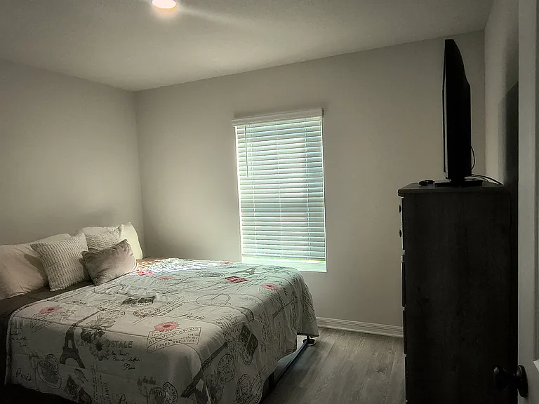 8 Unique Ct — Photo 34