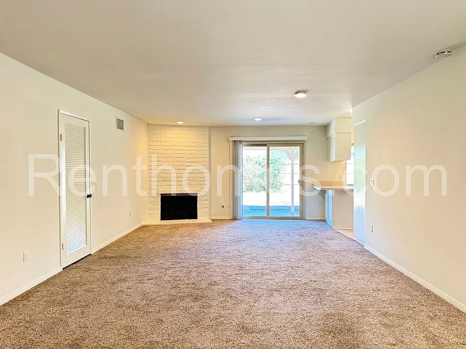 1426 Kingston Dr