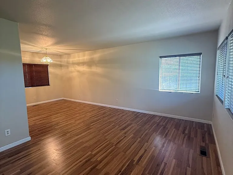 1080 Crosswater Dr — Photo 2