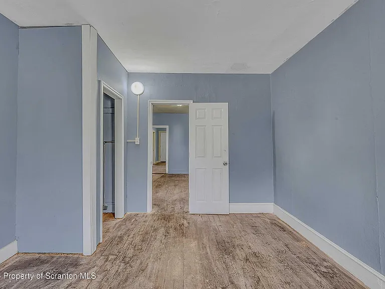1019 S Webster Ave — Photo 5
