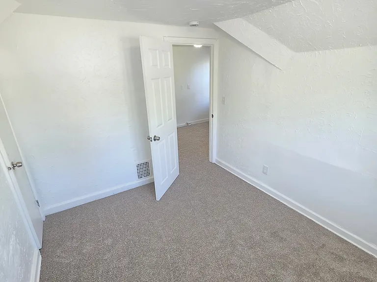 15757 Strathmoor St — Photo 32