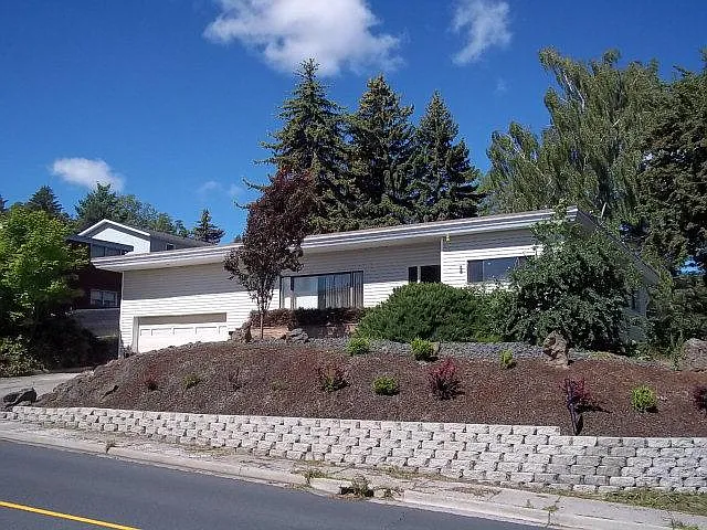 1315 NE Orchard Dr — Photo 1