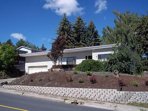 1315 NE Orchard Dr Photo 1