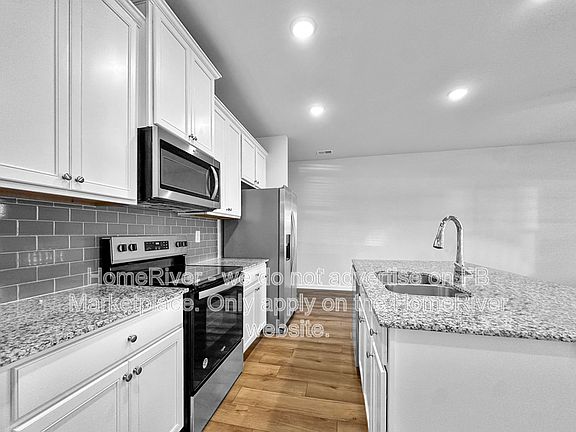 5th image of 353 Southpoint Blvd