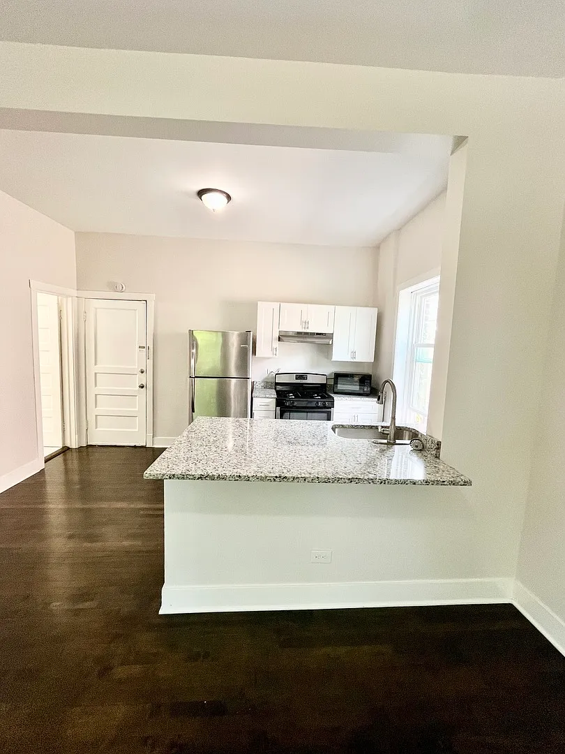 1 bed, 800 sqft, $1,375 — Photo 2