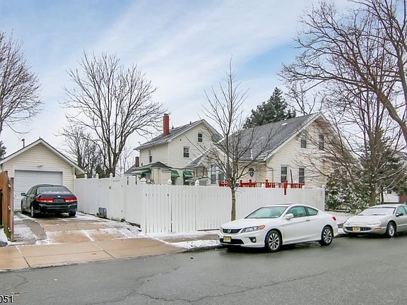3rd image of 188 Little St
