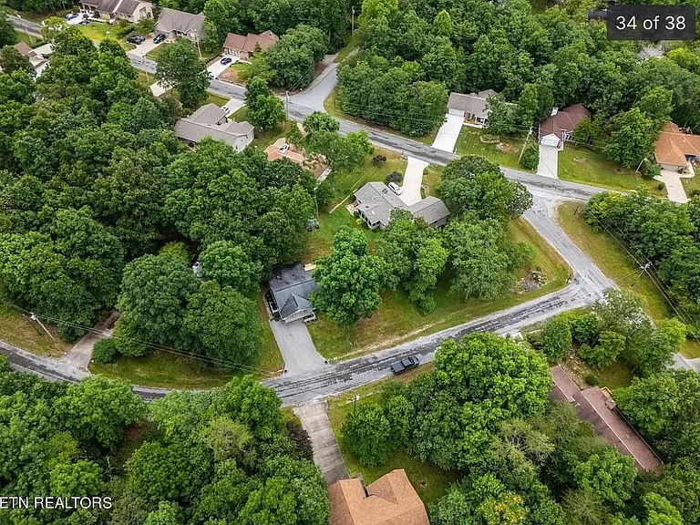 143 Fairhaven Dr — Photo 31