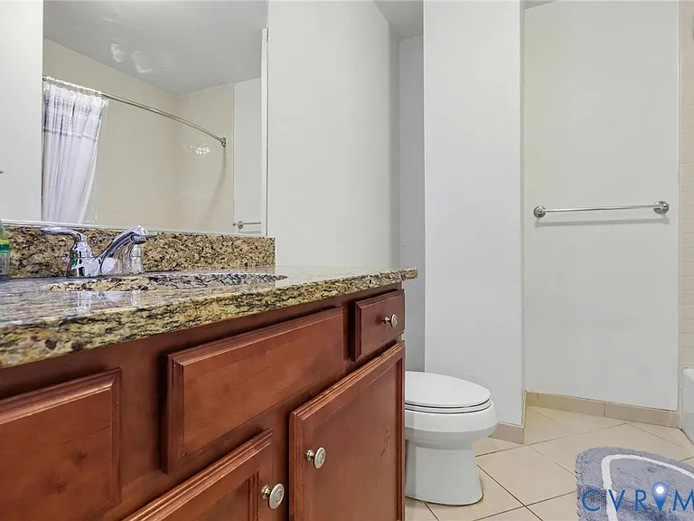 230 N 6th St #U325 — Photo 17