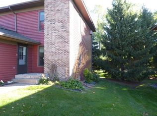 508 Hunter Hill Rd, Hudson, WI 54016
