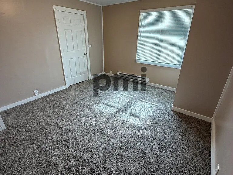 1023 E 8th St #3 — Photo 15