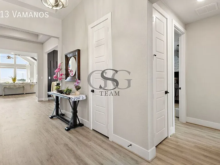 113 Vamanos — Photo 2