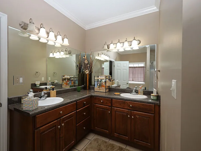 2401 Rankin Cir — Photo 8