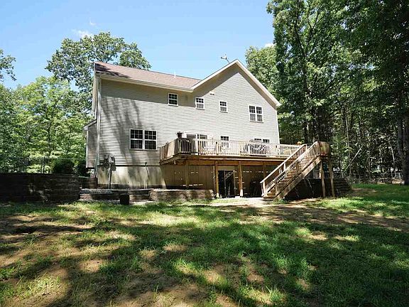 4th image of 13 Barrington Dr