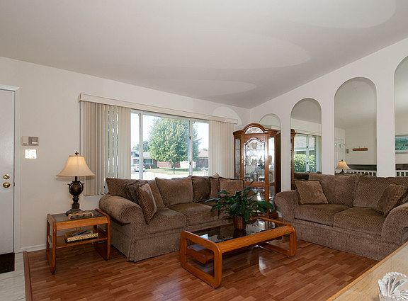 4th image of 3965 N Galena Ave