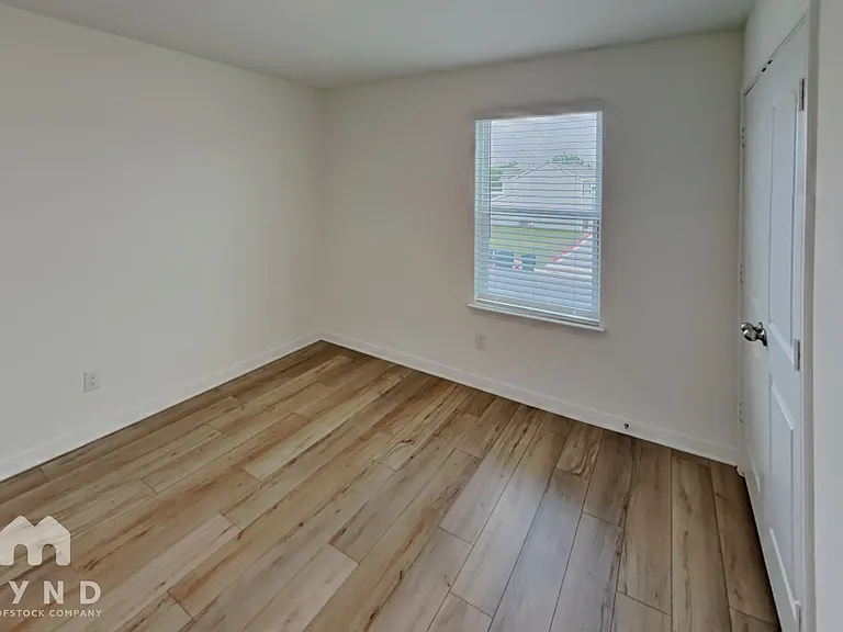 10846 Emerick St — Photo 12