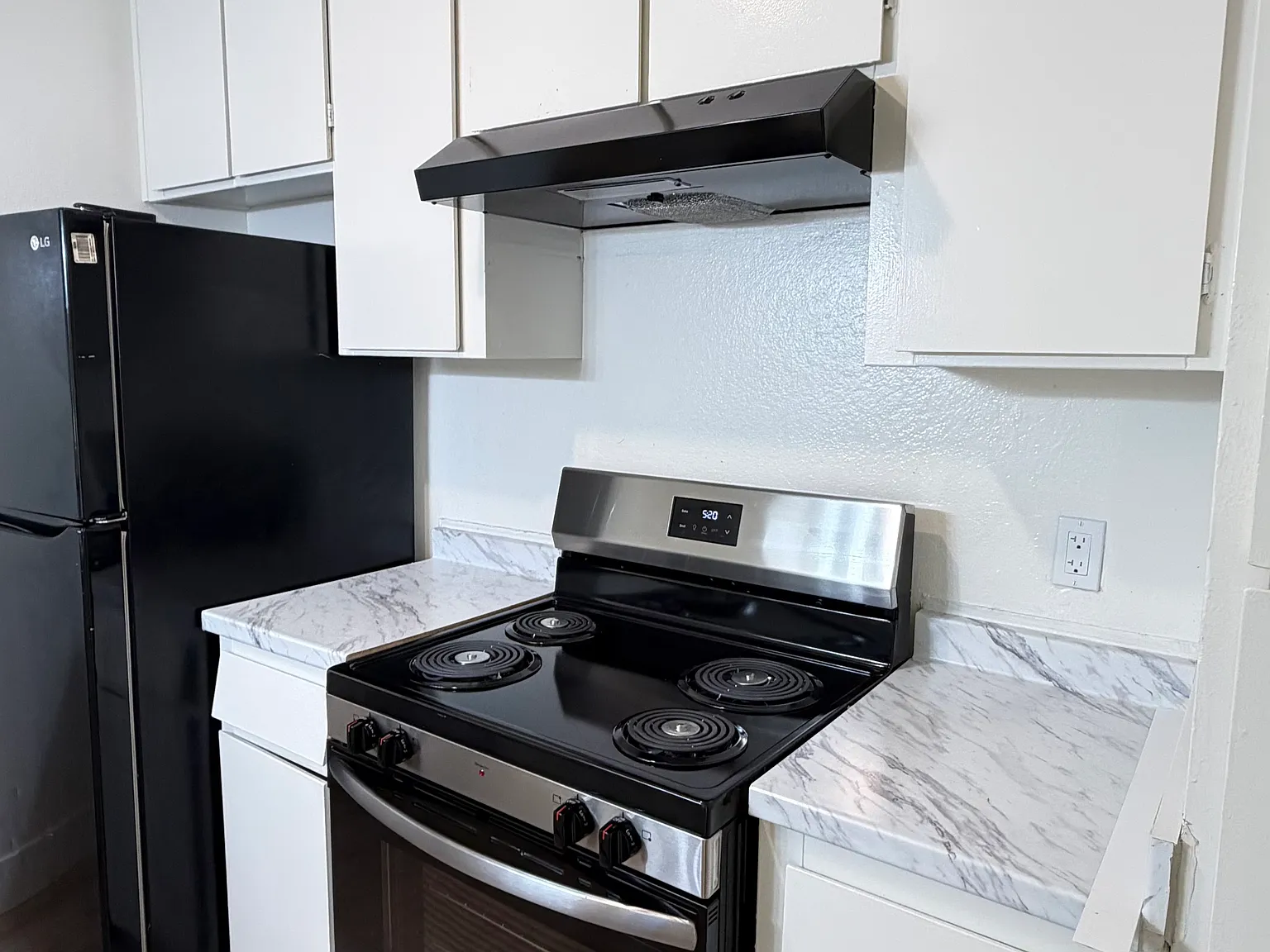 3 bed, 1252 sqft, $3,890 — Photo 2