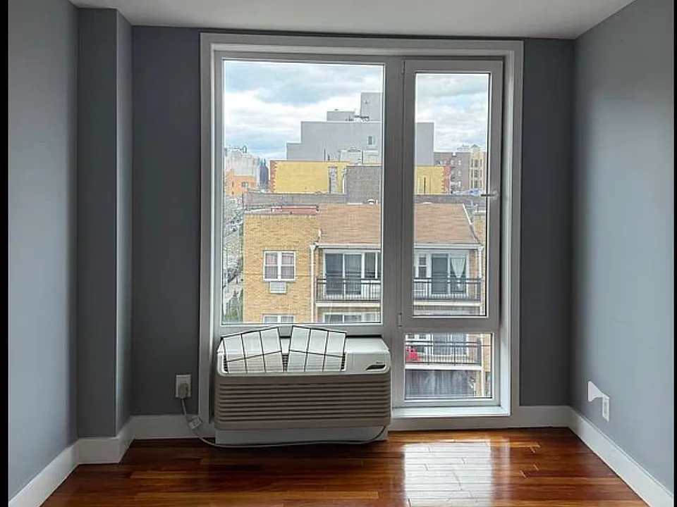 21-34 Broadway #6C