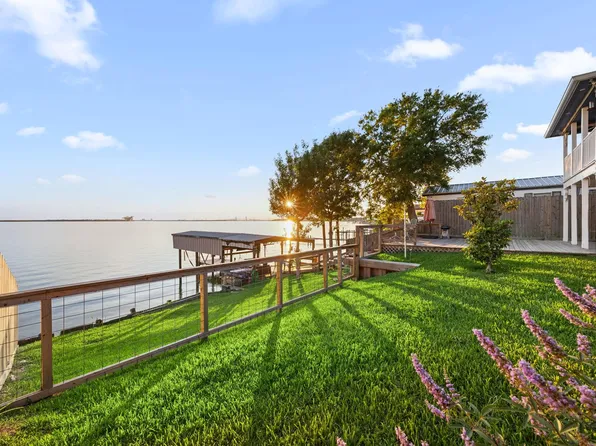3114 Bay Oaks Harbor Dr, Baytown, TX 77523