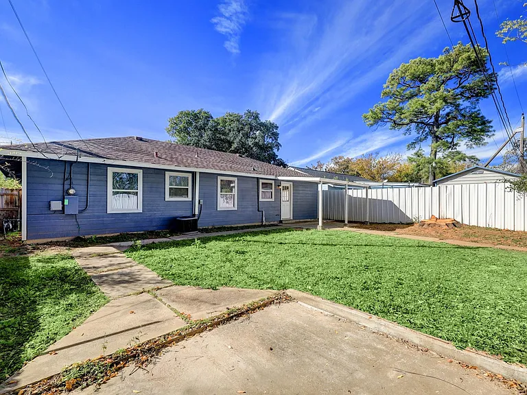 2534 Roy Cir — Photo 3