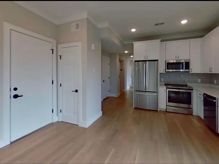 106 Warren St #2B — Photo 2