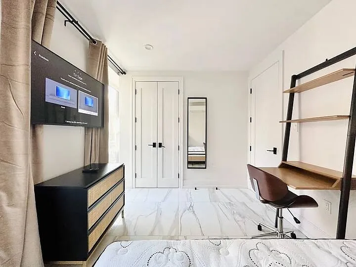 4 bed, 1.5 bath, 1100 sqft, $1,400 — Photo 1