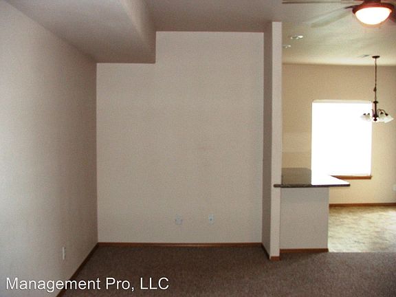 4th image of 916 N Bluffwood Ln APT 11