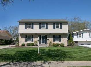 558 Harmony Ln, Lombard, IL