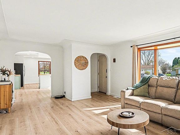 3rd image of 605 Webb Dr