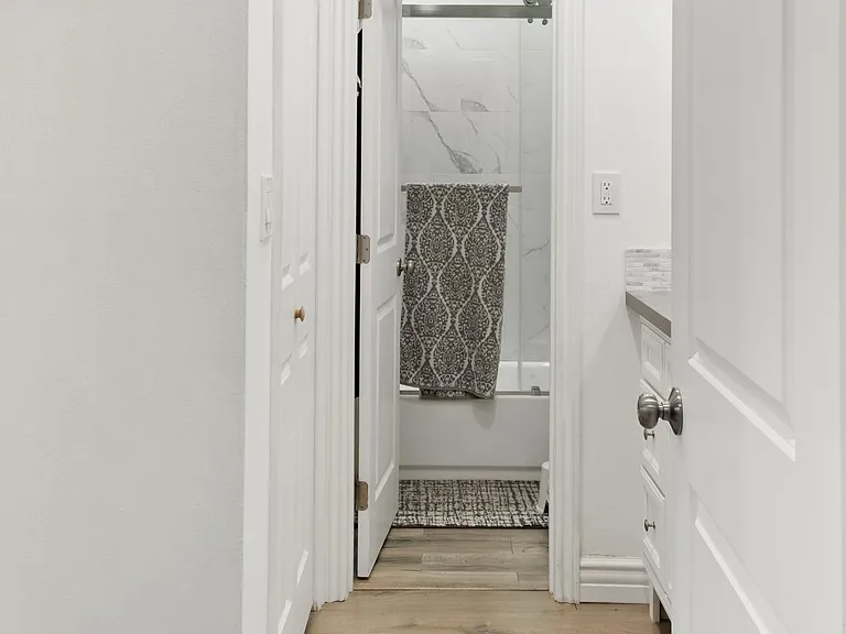 Redlands St — Photo 11