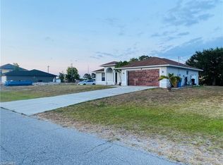 633 NW 16th Pl, Cape Coral, FL 33993