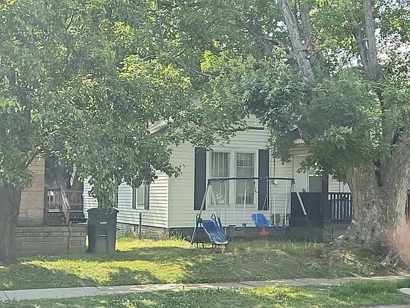 3rd image of 905 S 1st St
