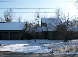 402 N 3rd St, Grove, OK 74344