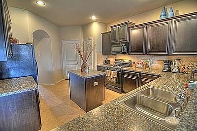 4th image of 1111 Bexar Ave