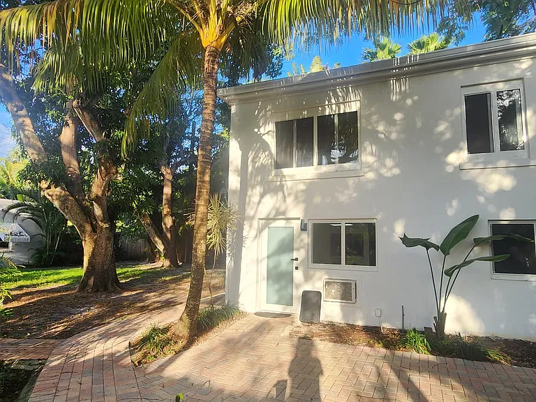 2824 SW 14th St #2 — Photo 3