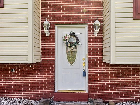 2nd image of 1413 Lexington Dr
