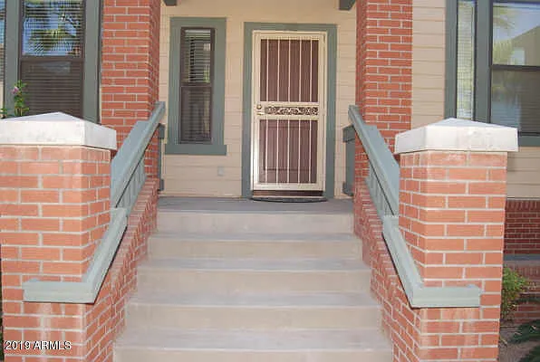 3 bed, 1206 sqft, $2,400 — Photo 2
