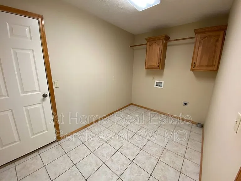 3551 E Woodside St — Photo 21