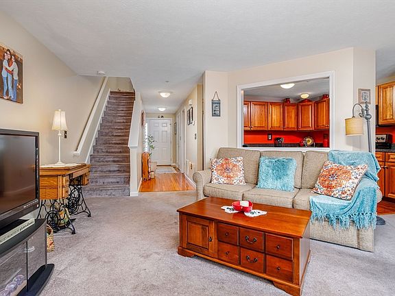 4th image of 101 Bridle Cross Rd #101