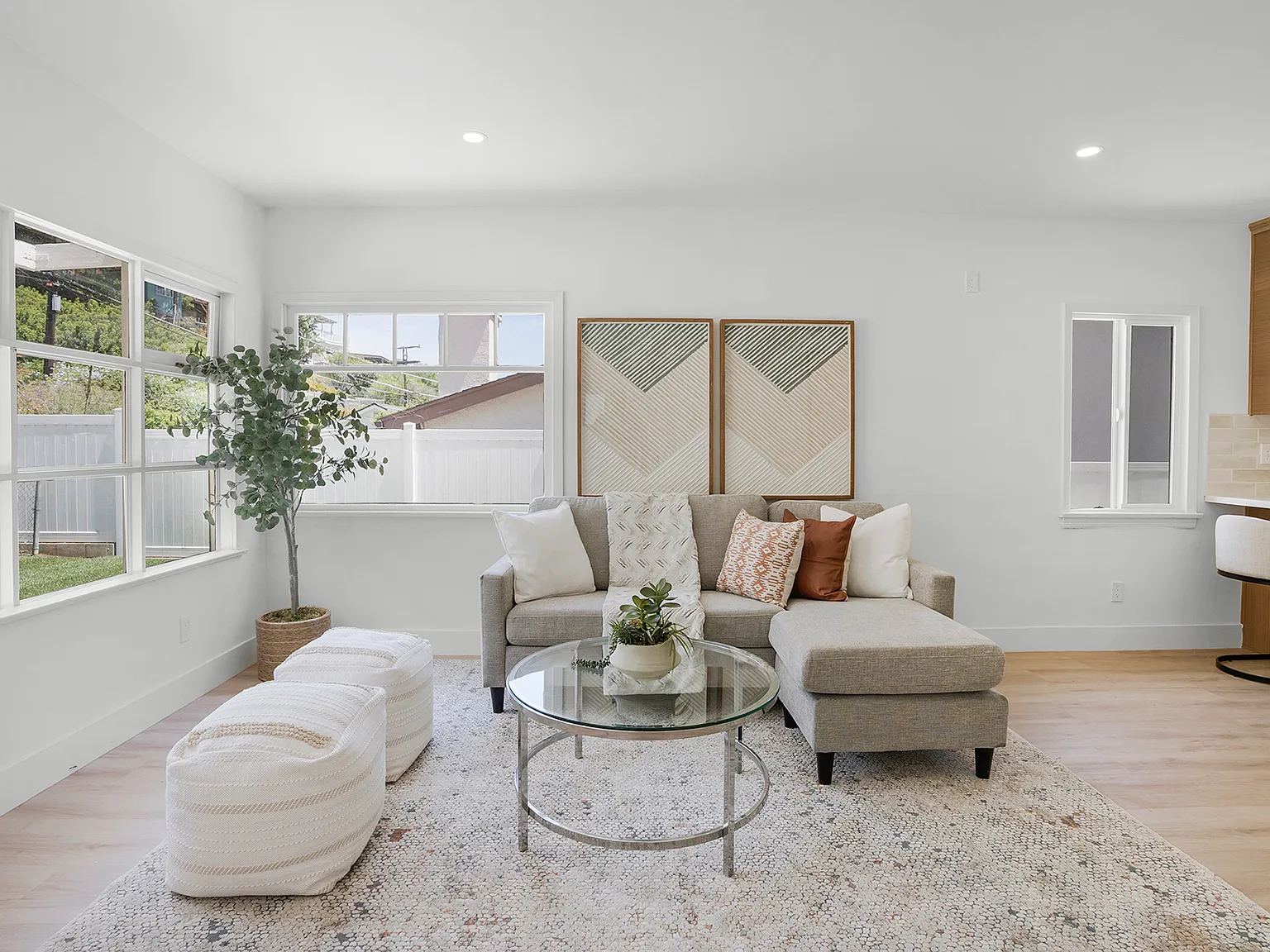 3 bed, 1100 sqft, $5,500 — Photo 4