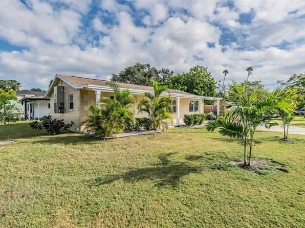 1565 Connecticut Ave NE, Saint Petersburg, FL 33703