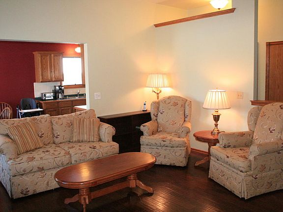 4th image of 1727 N Heights Cir