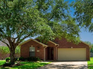 402 Live Oak Ln, Friendswood, TX 77546