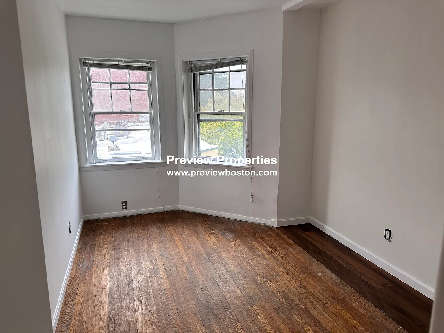 4 bed, 1.0 bath, 1400 sqft, $5,599 — Photo 3