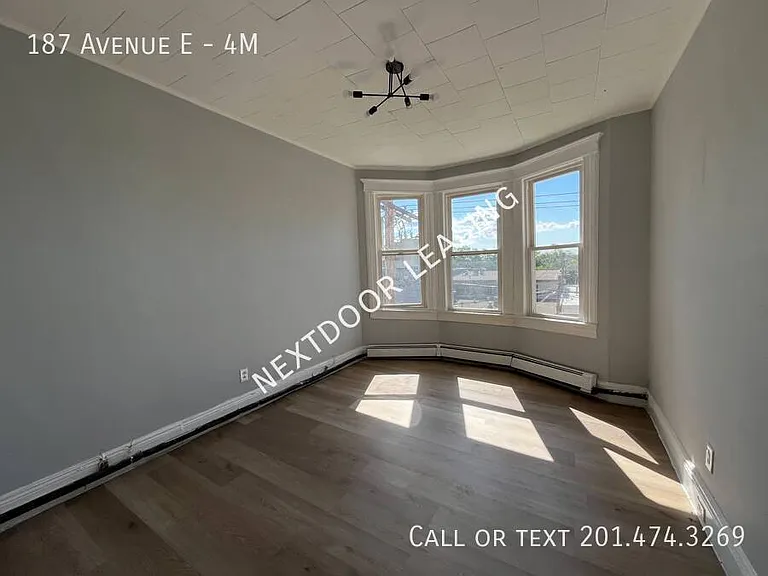 187 Avenue E #4M — Photo 3