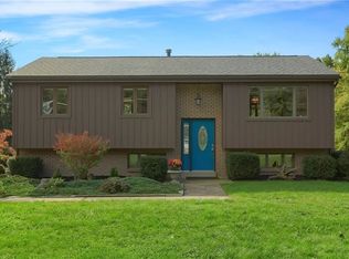306 Vandivort Dr, Cranberry Township, PA 16066