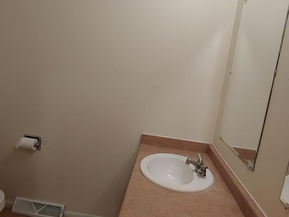 3rd image of 23 S Lakewood Gardens Ln