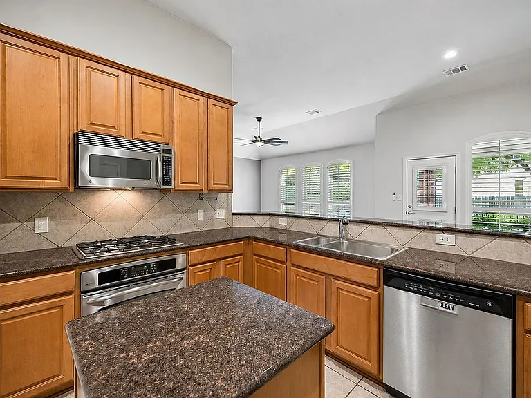 12825 Rush Creek Ln — Photo 2