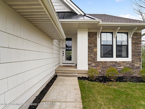 4th image of 16930 Willowbrook Dr