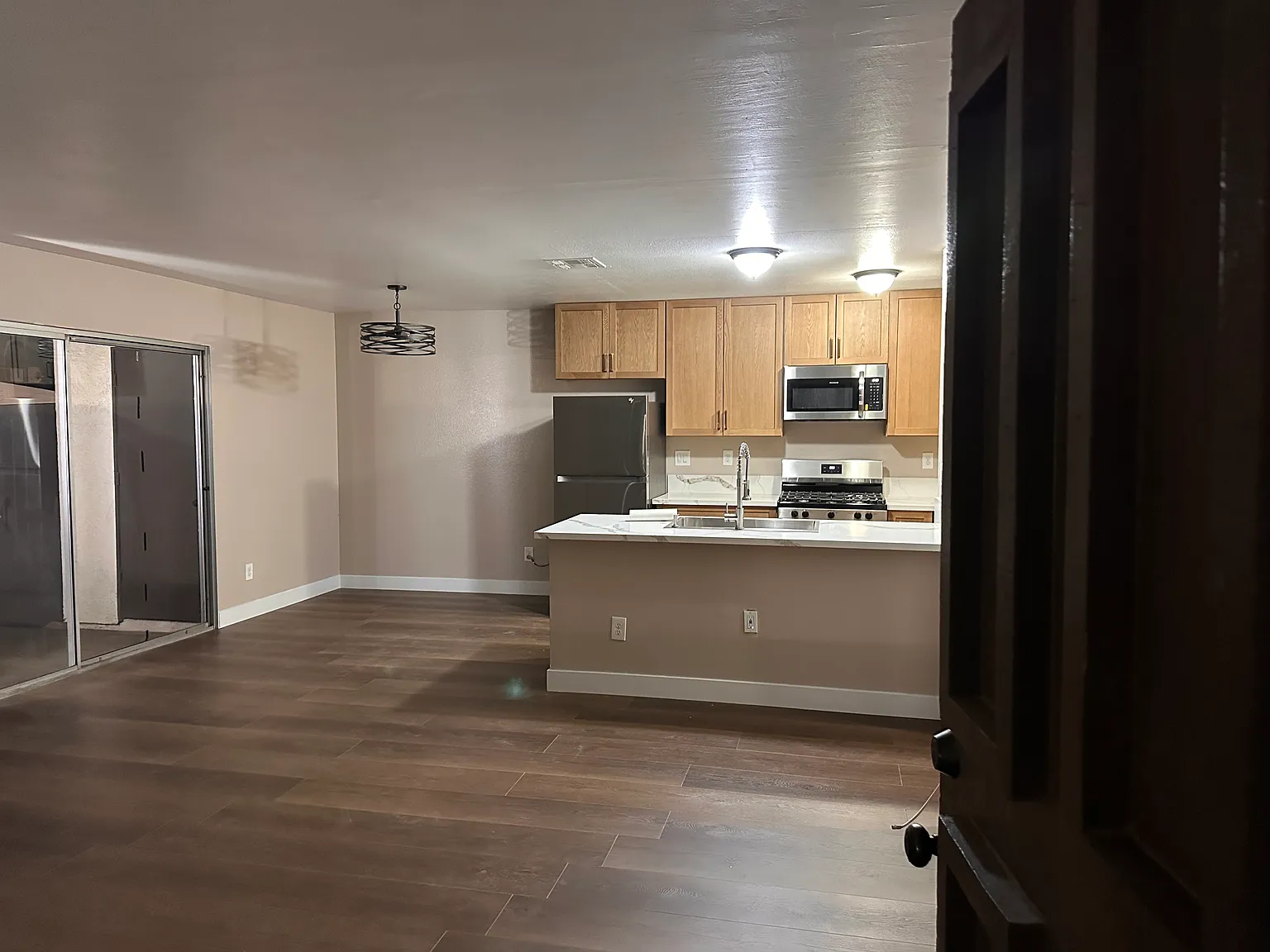 2 bed, 977 sqft, $3,000 — Photo 4